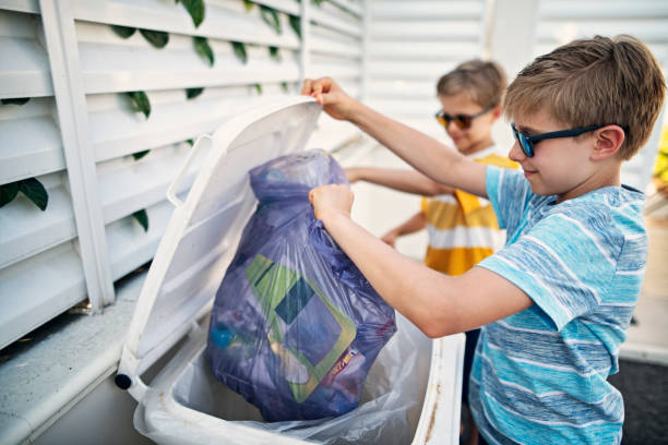 Best Yard Cleanup Services  in Altoona, IA